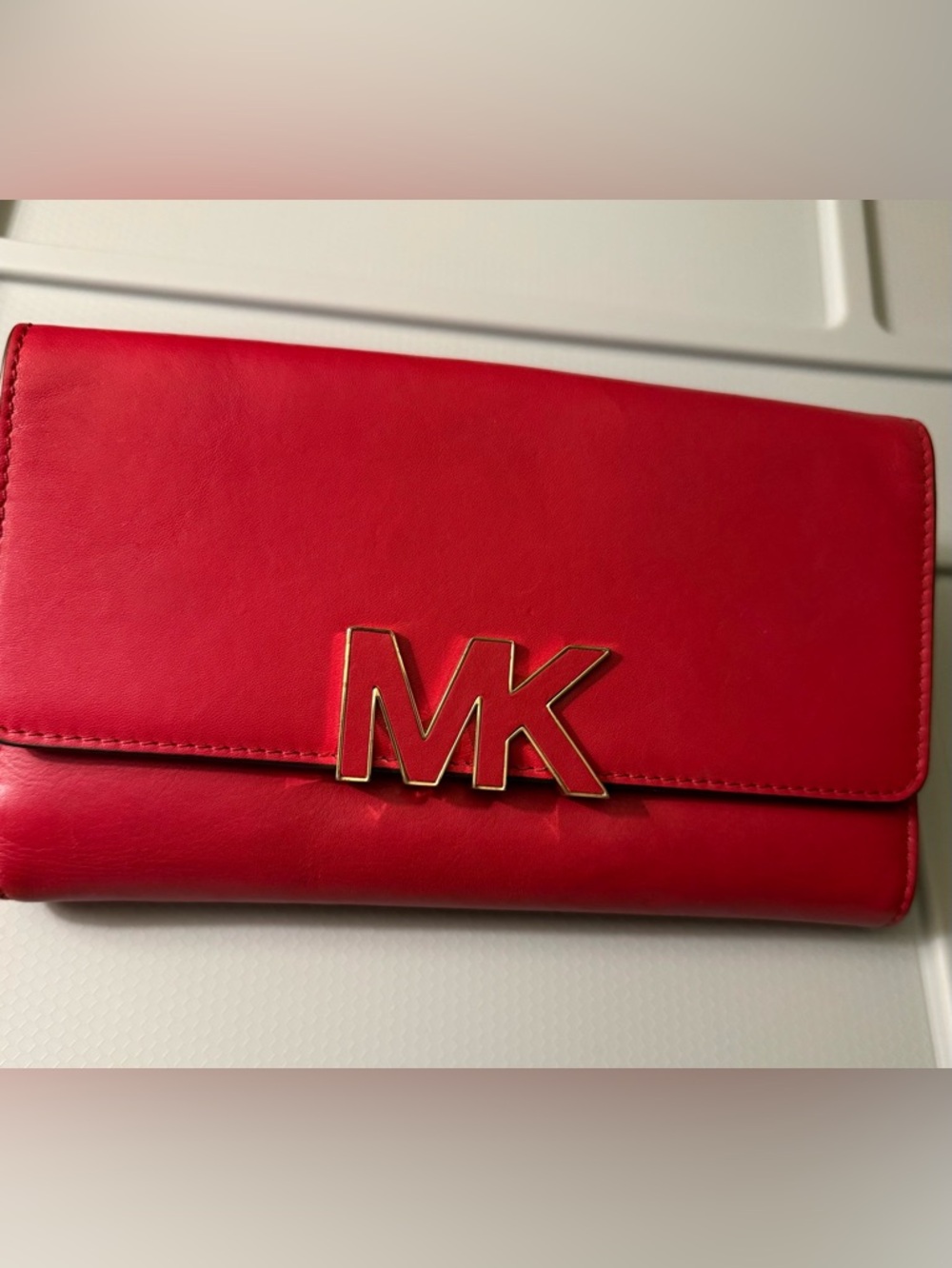 Michael Kors Saffiano leather tote and wallet. - Picture 7 of 14